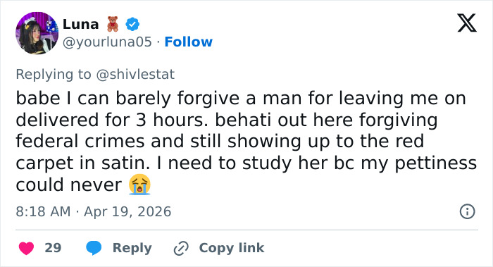 "O leite estragou": O novo visual do tapete vermelho de Adam Levine deixa os fãs atordoados