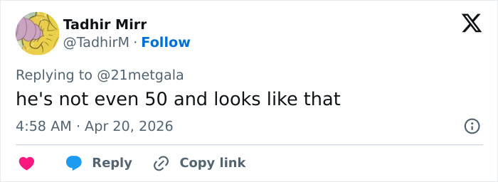 "O leite estragou": O novo visual do tapete vermelho de Adam Levine deixa os fãs atordoados