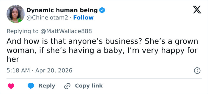 A recente aparição e comportamento de Taylor Swift estimulam rumores de gravidez