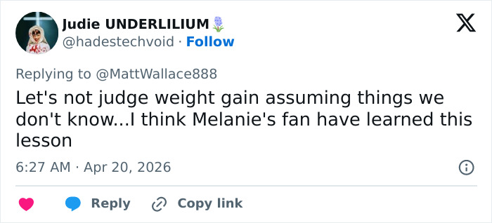 A recente aparição e comportamento de Taylor Swift estimulam rumores de gravidez