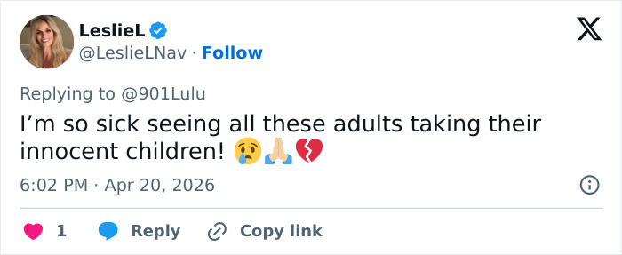 Passado preocupante do pai que acabou com a vida do filho nas superfícies do banheiro do aeroporto enquanto o vovô revela por que ele previu que isso aconteceria