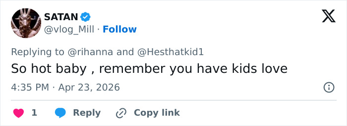 "Não é empoderamento, apenas marketing desesperado": Fotos de lingerie atrevida de Rihanna brutalmente arrastadas online