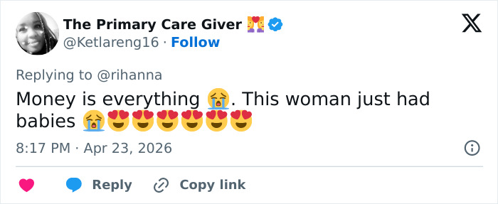 "Não é empoderamento, apenas marketing desesperado": Fotos de lingerie atrevida de Rihanna brutalmente arrastadas online