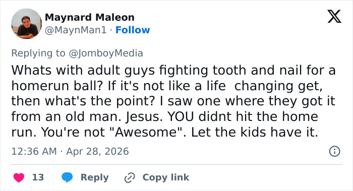 A fúria explode depois que um homem agarra o beisebol de uma jovem, o repórter restaura a justiça