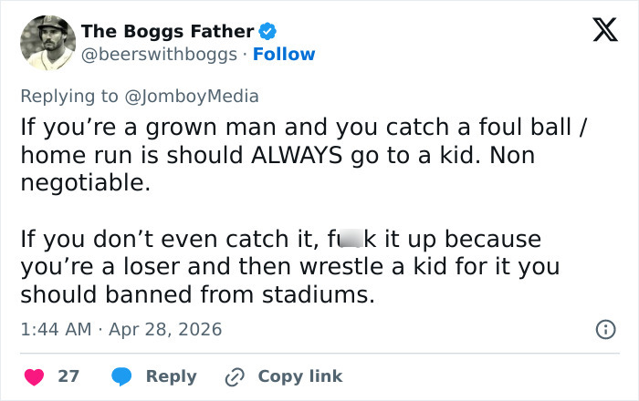 A fúria explode depois que um homem agarra o beisebol de uma jovem, o repórter restaura a justiça