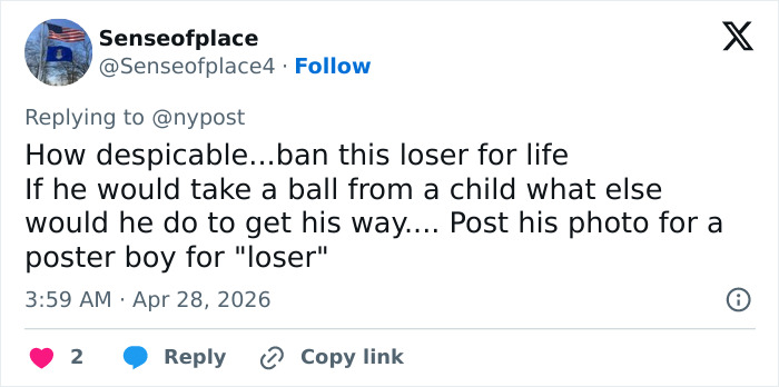 A fúria explode depois que um homem agarra o beisebol de uma jovem, o repórter restaura a justiça