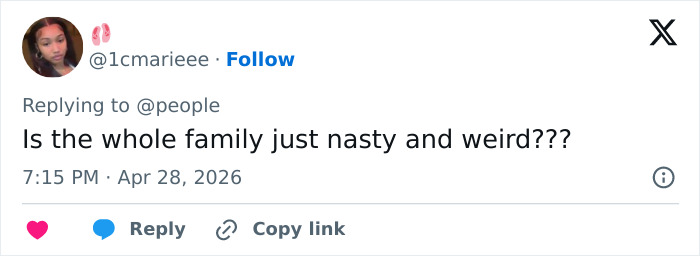 Mãe do influenciador Noah Beck é colocada em licença pelo distrito escolar após vídeo inapropriado com o filho ressurgir