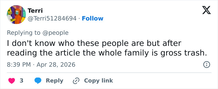 Mãe do influenciador Noah Beck é colocada em licença pelo distrito escolar após vídeo inapropriado com o filho ressurgir