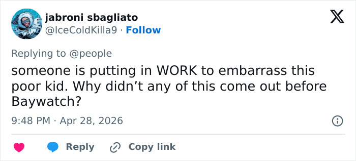 Mãe do influenciador Noah Beck é colocada em licença pelo distrito escolar após vídeo inapropriado com o filho ressurgir