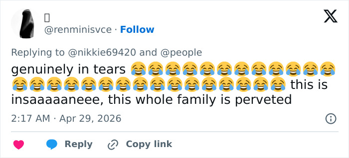 Mãe do influenciador Noah Beck é colocada em licença pelo distrito escolar após vídeo inapropriado com o filho ressurgir