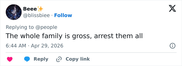 Mãe do influenciador Noah Beck é colocada em licença pelo distrito escolar após vídeo inapropriado com o filho ressurgir