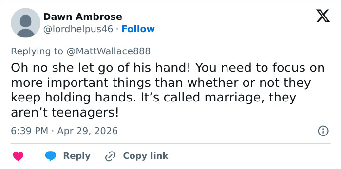 “Alguém mais percebeu isso?”: O vídeo se torna viral quando as pessoas notam detalhes estranhos no comportamento de Melania Trump