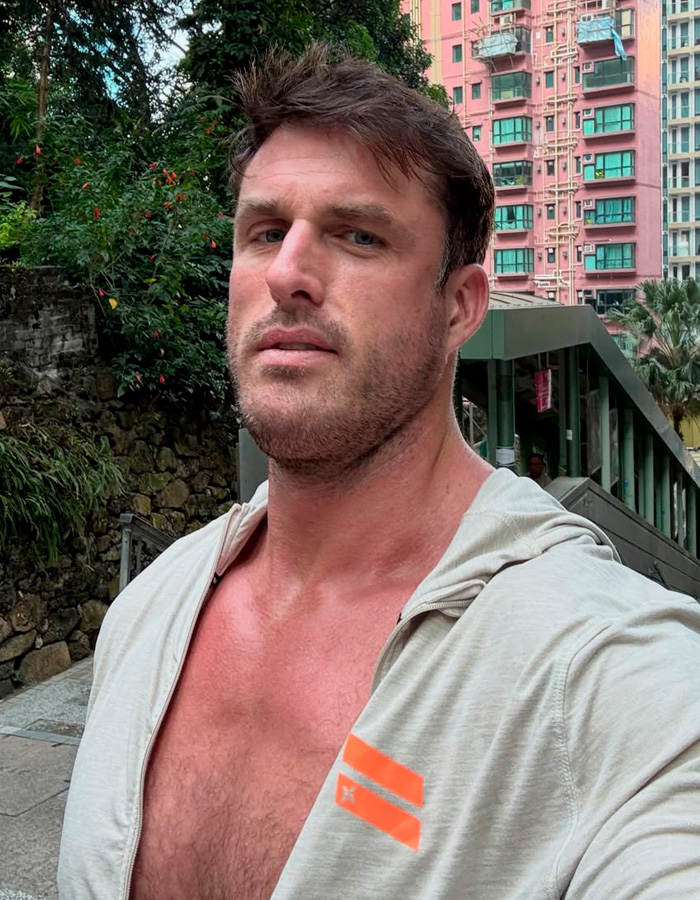 Homem namorando parceiro com idade de pai defende relacionamento apesar da atração anterior por mulheres