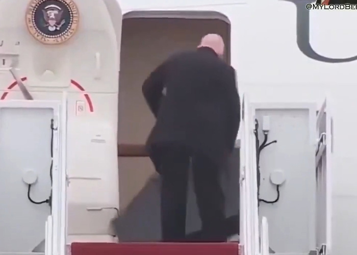 "Not A Presidential Skill": Why Presidents Struggle With Closing Umbrellas "Not A Presidential Skill": Why Presidents Struggle With Closing Umbrellas