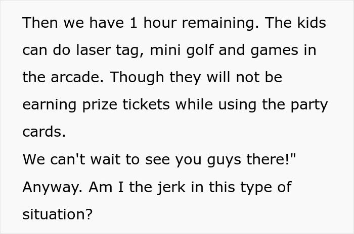 Captura de tela de texto discutindo atividades festivas como laser tag, minigolfe e confirmação de presença, deixando uma mulher surpresa.