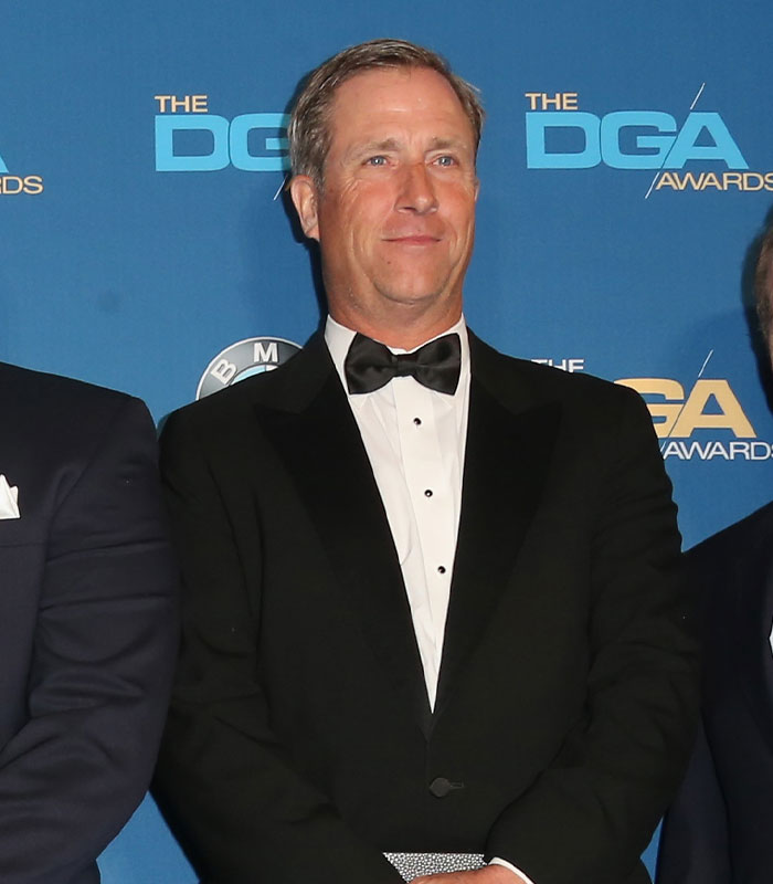 Filho do diretor de Hollywood se esconde após alegações perturbadoras, enquanto a mensagem arrogante da mãe provoca indignação