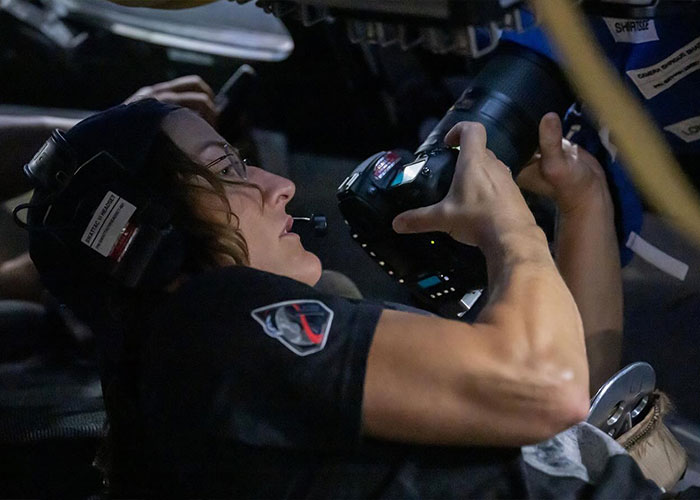 "Thirst Traps From Space": Astronaut's Ripped Physique During Moon Mission Sparks Frenzy