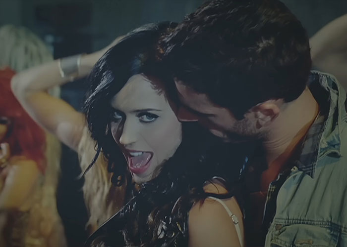 Antes de Ruby Rose, a modelo de 'Teenage Dream' de Katy Perry fez uma alegação bombástica de má conduta