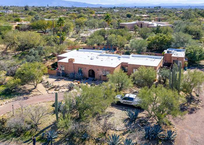 O passado sombrio do xerife de Nancy Guthrie surge após 8 suspensões e ameaça de 'desperdício' de testemunha