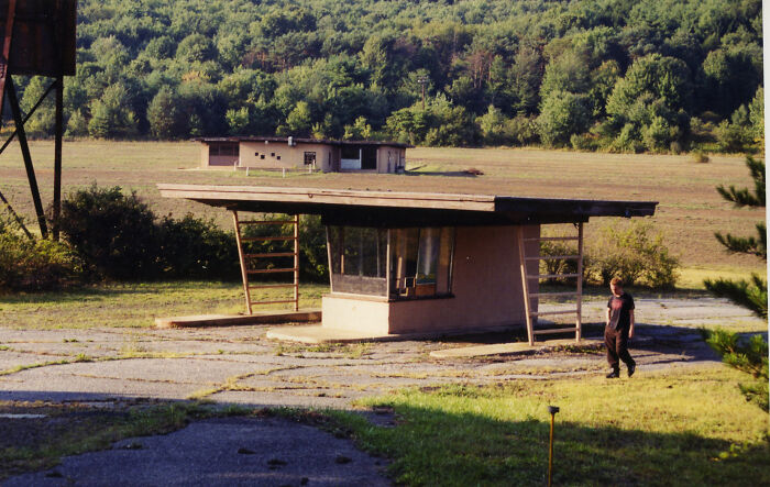 Abandoned rundown building in a deserted area surrounded by trees, illustrating some of the worst places in the US.