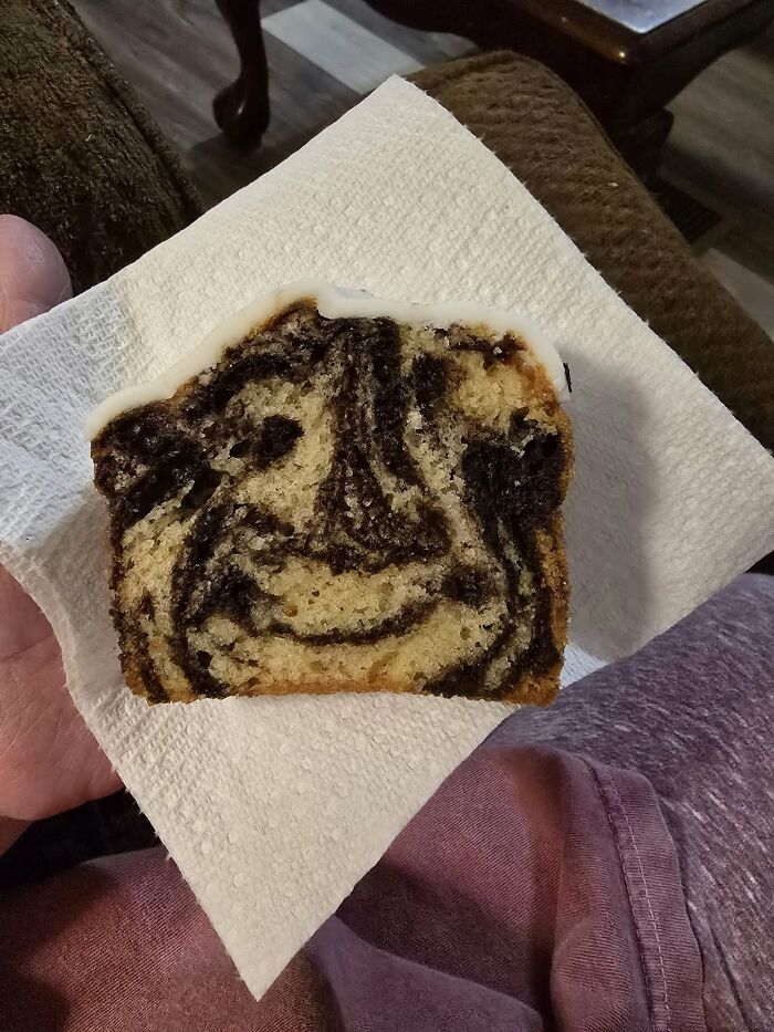 33 Times People Spotted Hidden Faces In Everyday Objects And Had To Share Them (New Pics)