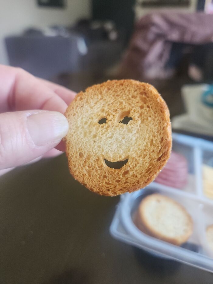 33 Times People Spotted Hidden Faces In Everyday Objects And Had To Share Them (New Pics)