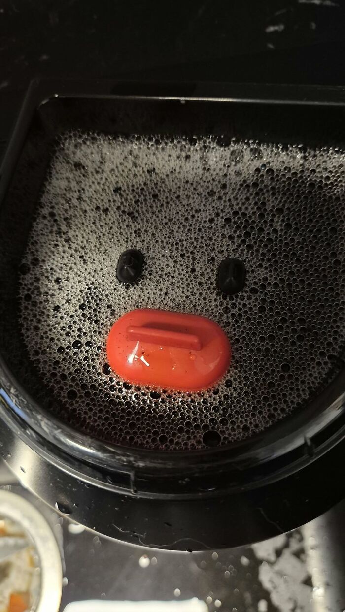 33 Times People Spotted Hidden Faces In Everyday Objects And Had To Share Them (New Pics)