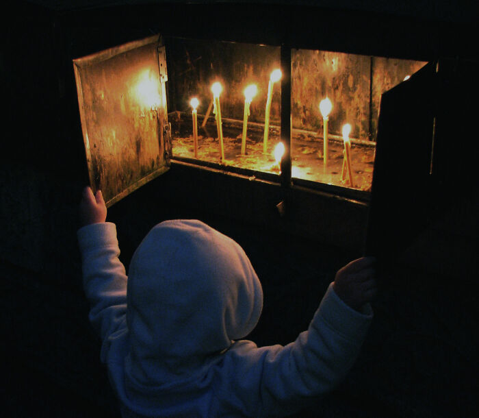 Boneca inflável de Jesus Cristo desencadeia o caos antes da Páscoa: 