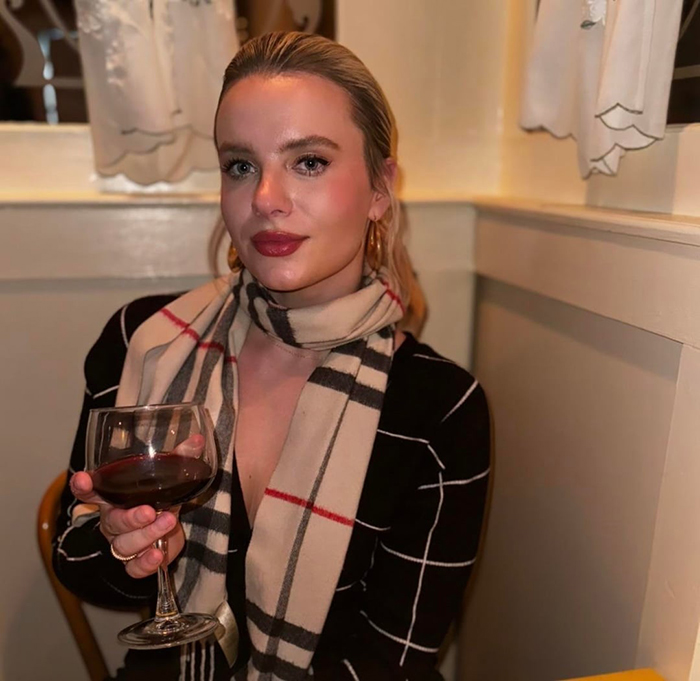 Mulher mostra sua transformação maluca, as pessoas não conseguem acreditar: "Preenchimento labial, botox, perda de peso"