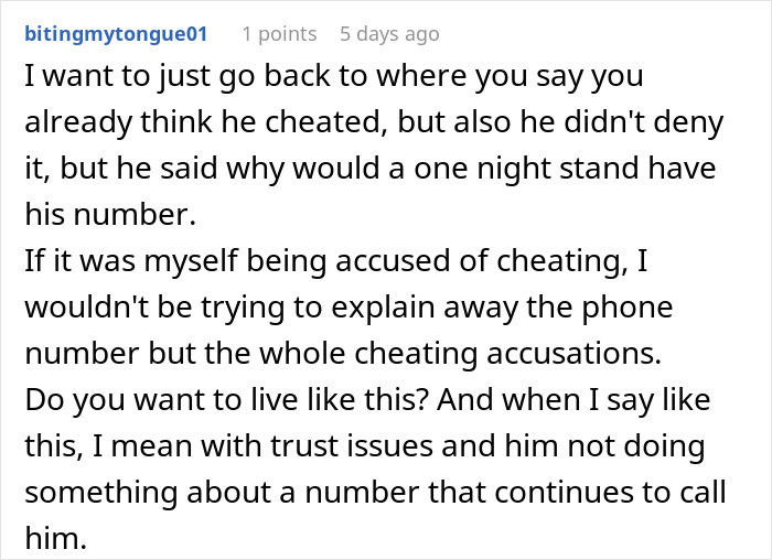 Comentário do Reddit discutindo o comportamento suspeito de um marido, sugerindo um filho ou caso secreto e problemas de confiança.