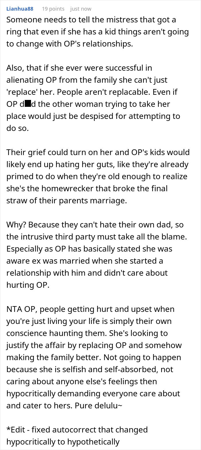 Homem trai a esposa e se casa com o parceiro, fica chateado, a família ama mais o ex