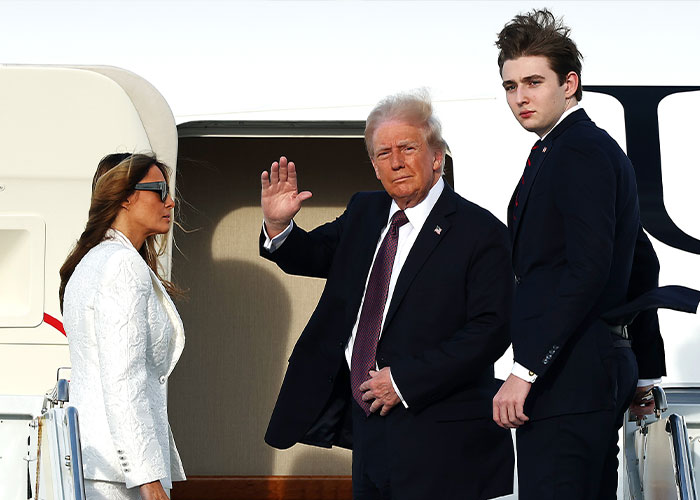 A resposta de Melania Trump ao vazamento de Barron obtém contexto renovado de pessoas de dentro de Mar-a-Lago