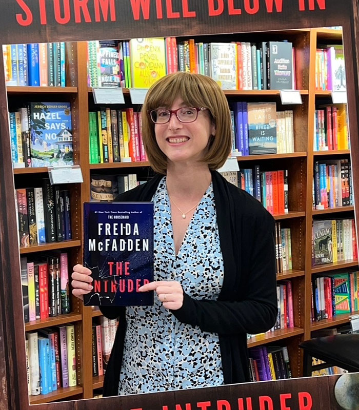 Autor de best-seller choca os fãs ao revelar a verdadeira identidade após 13 anos de vida dupla Autor de best-seller choca os fãs ao revelar a verdadeira identidade após 13 anos de vida dupla