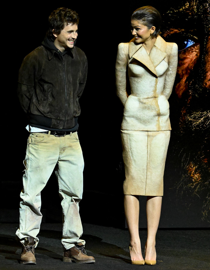 "Wearing Dried Human Skin": Zendaya's "Eerie" Look At CinemaCon Sparks Brutal Reactions Online "Wearing Dried Human Skin": Zendaya's "Eerie" Look At CinemaCon Sparks Brutal Reactions Online