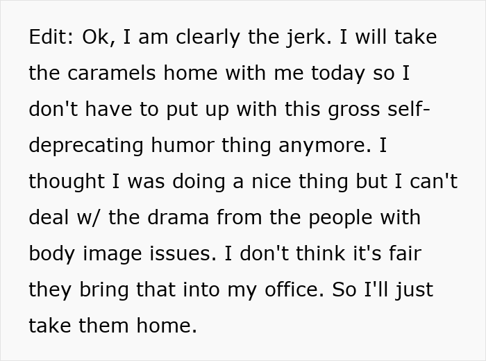 Postagem de texto sobre uma senhora abordando o humor autodepreciativo de um colega de trabalho e as opiniões do escritório sobre a rotina de doces. Postagem de texto sobre uma senhora abordando o humor autodepreciativo de um colega de trabalho e as opiniões do escritório sobre a rotina de doces.
