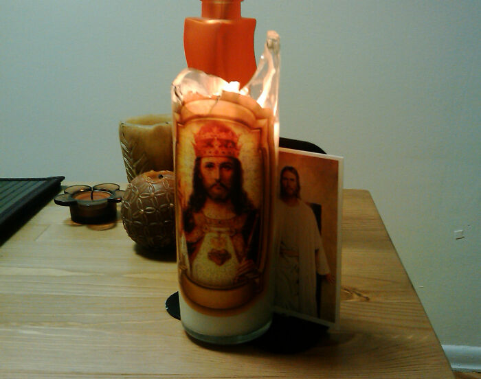 Boneca inflável de Jesus Cristo desencadeia o caos antes da Páscoa: 