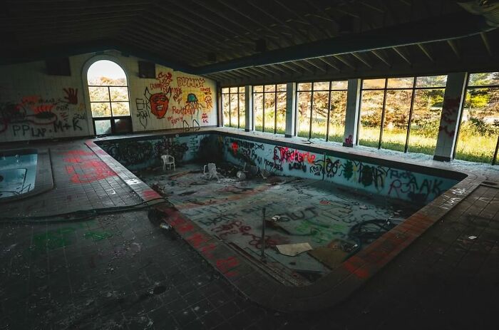 This Page Shared 55 Photos Of Creepy Places Lost To Time