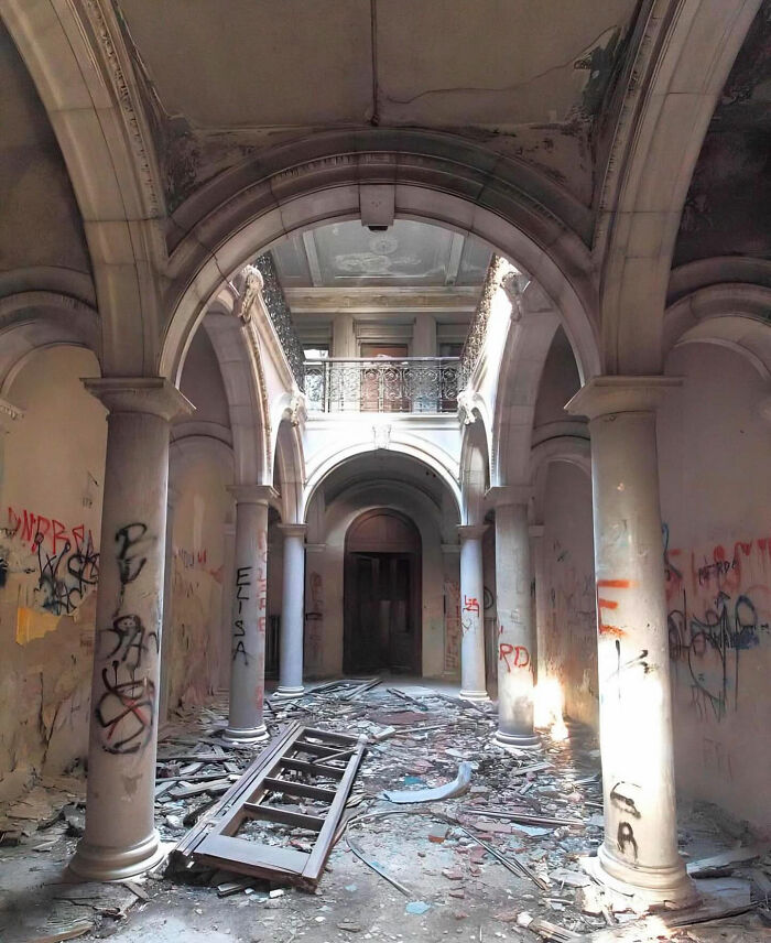 This Page Shared 55 Photos Of Creepy Places Lost To Time