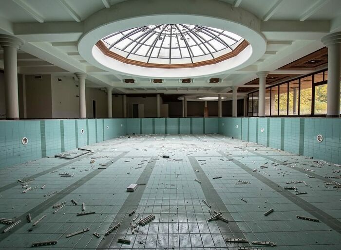 This Page Shared 55 Photos Of Creepy Places Lost To Time