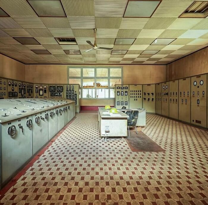 This Page Shared 55 Photos Of Creepy Places Lost To Time
