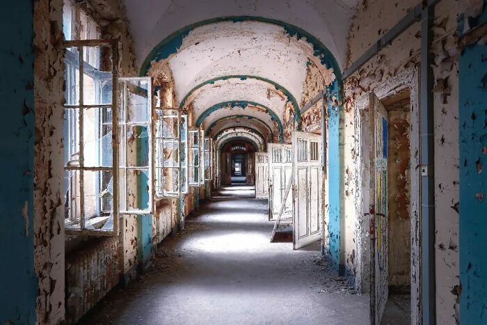 This Page Shared 55 Photos Of Creepy Places Lost To Time