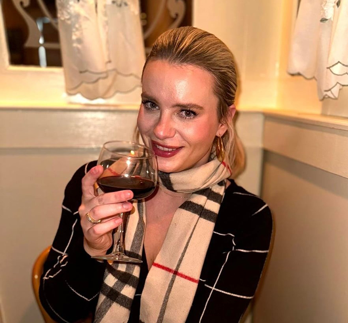 Mulher mostra sua transformação maluca, as pessoas não conseguem acreditar: "Preenchimento labial, botox, perda de peso"