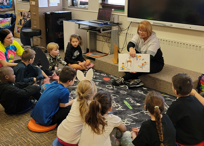 Professor, 65 anos, que passou a vida ajudando crianças com deficiência escondeu um segredo terrível