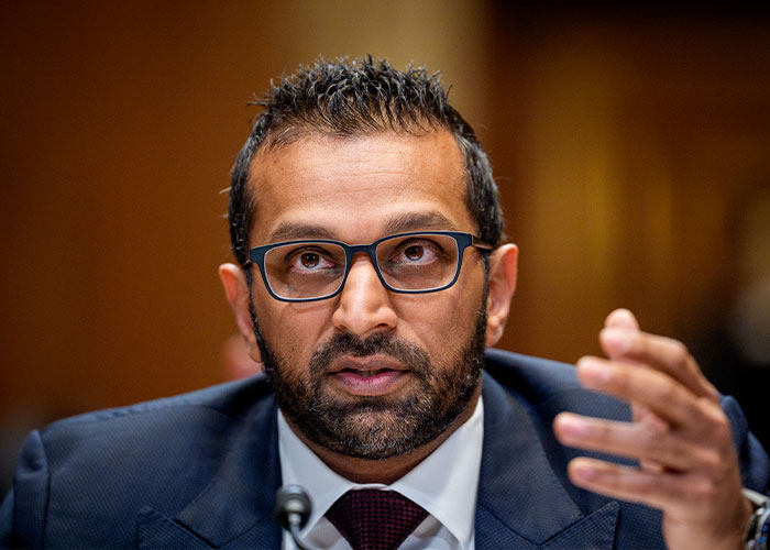 Mulher criticada por ato bizarro em meio ao caos após ataque em jantar de correspondentes na Casa Branca