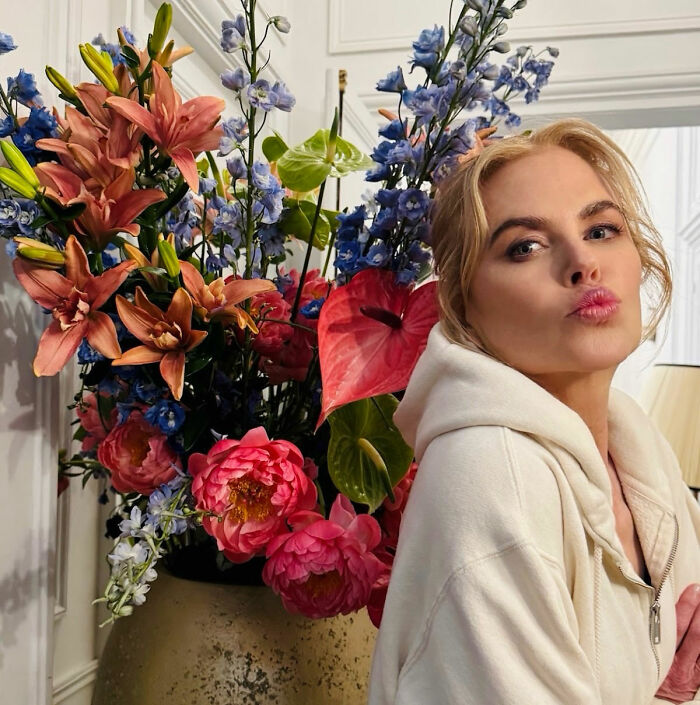 Internet trolls Nicole Kidman por ter sido levada às pressas para o hospital depois de filmar uma cena para o próximo programa