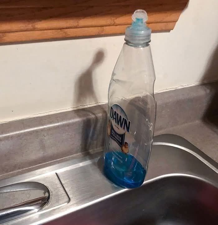 33 Times People Spotted Hidden Faces In Everyday Objects And Had To Share Them (New Pics)