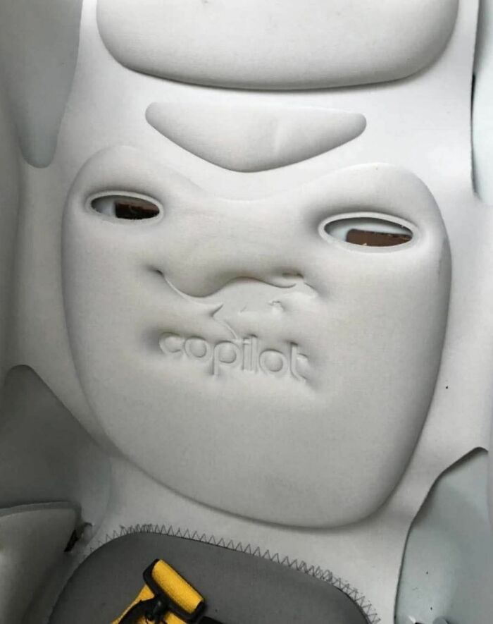 33 Times People Spotted Hidden Faces In Everyday Objects And Had To Share Them (New Pics)