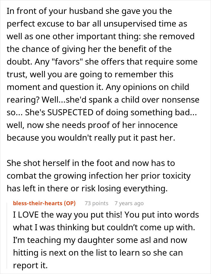 Captura de tela de texto discutindo como uma mãe ensinará sua filha a não bater. Inclui comentários sobre a paternidade.