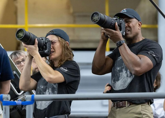 "Thirst Traps From Space": Astronaut's Ripped Physique During Moon Mission Sparks Frenzy