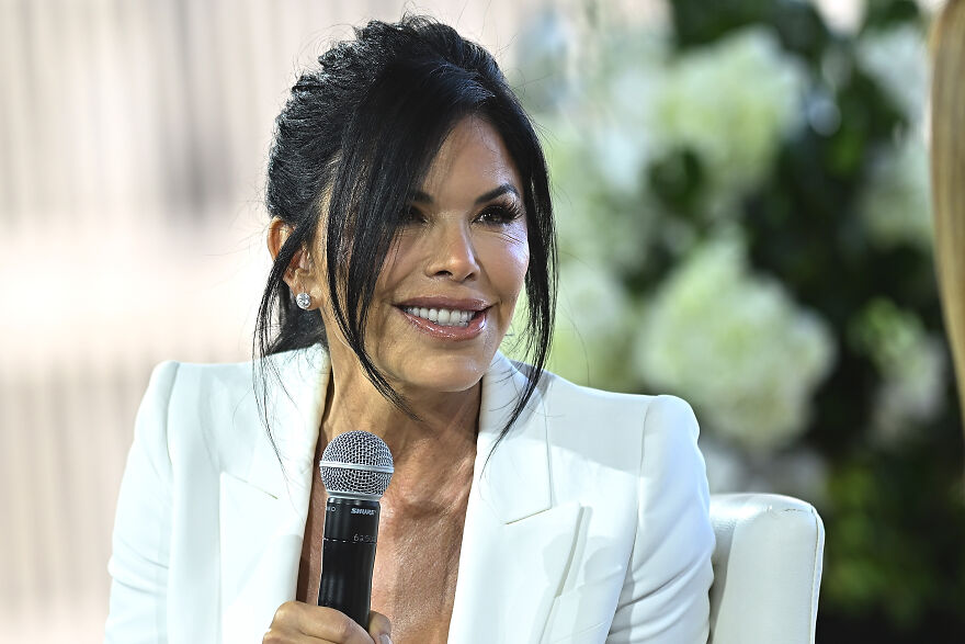 Lauren Sanchez Plastic Surgery Before And After: The "Mar-A-Lago Face" Explained
